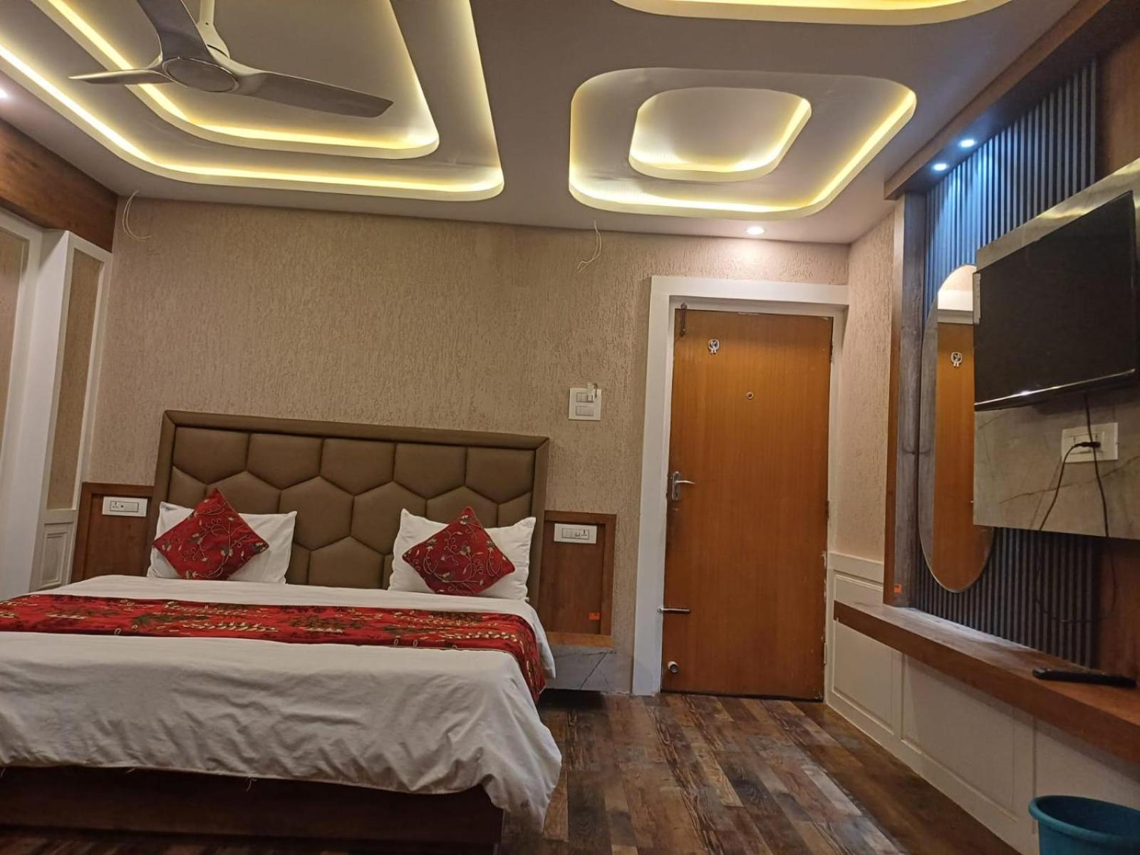 Hotel Manora Palace Srīnagar Dış mekan fotoğraf