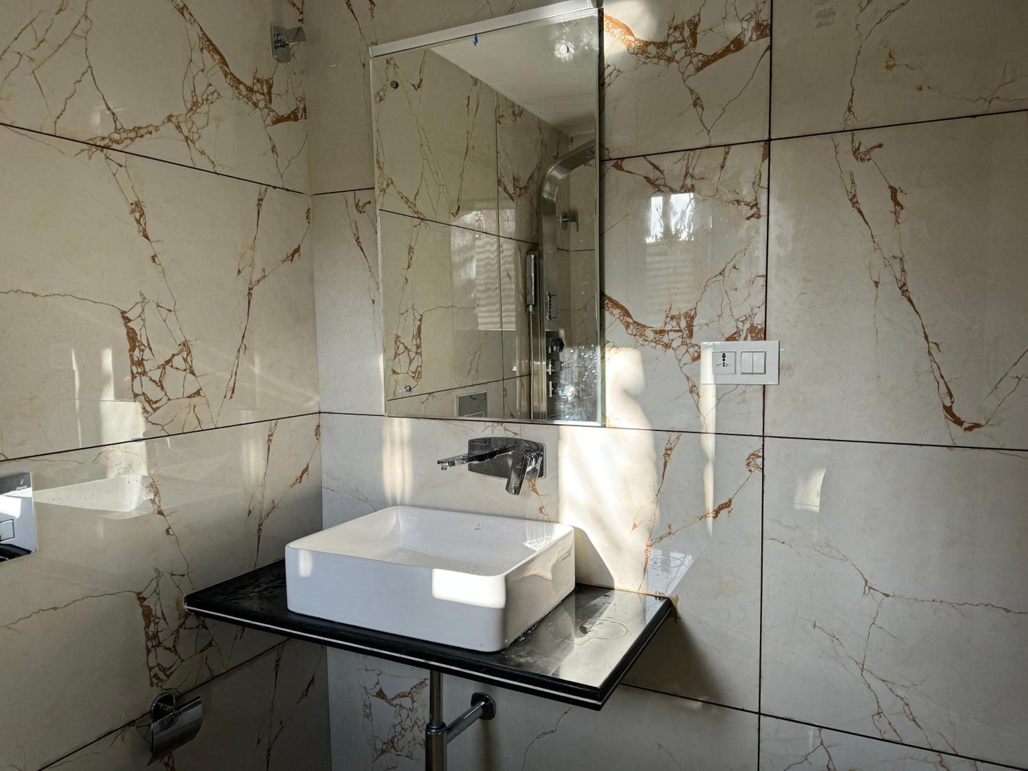 Hotel Manora Palace Srīnagar Dış mekan fotoğraf